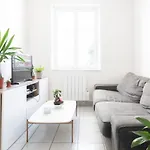 Bright Apartment Close To The Buttes Chaumont